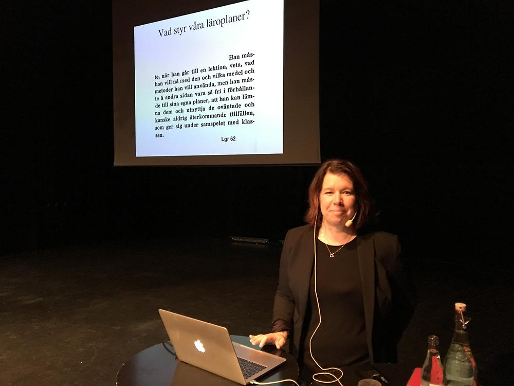 Anna Karlefjärd stöttar Uddevallas kommunala grundskolor i kompetensutveckling kring betyg och bedömning