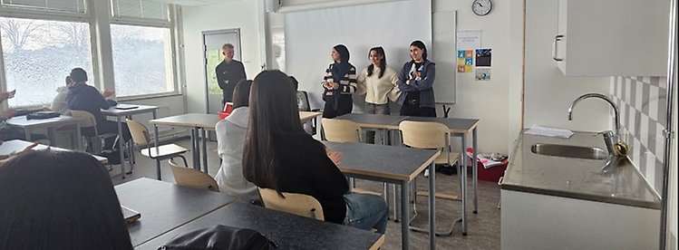 Elever som tidigare gått på Ramnerödsskolan berättar om gymnasiet. 