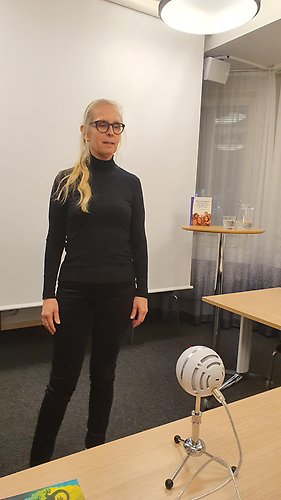 Mia Börjesson föreläser för viktiga vuxna i Uddevalla.